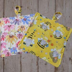Handmade Potholder, Set of 2, Reversible Bee Gnomes and Coneflower Hot Pads